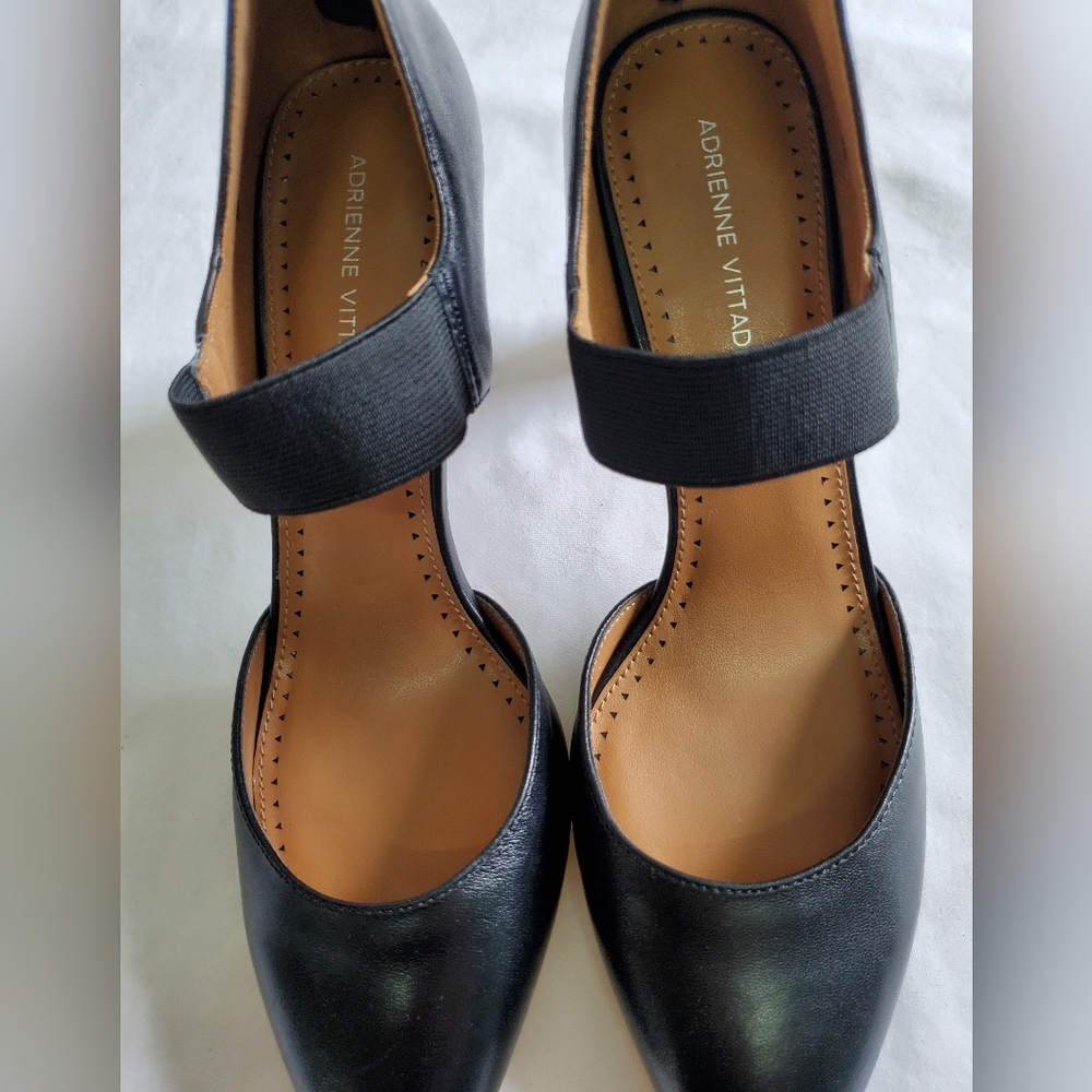 Adrienne Vittadini Norst pumps, size 9